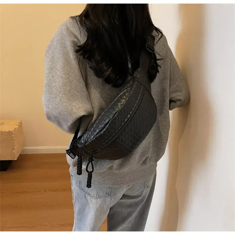 Men's Brown Crocodile Texture Crossbody Bag 34x175cm — feature 27