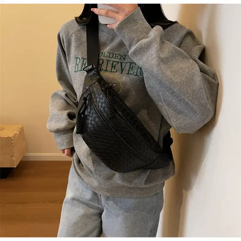 Men's Brown Crocodile Texture Crossbody Bag 34x175cm — feature 28