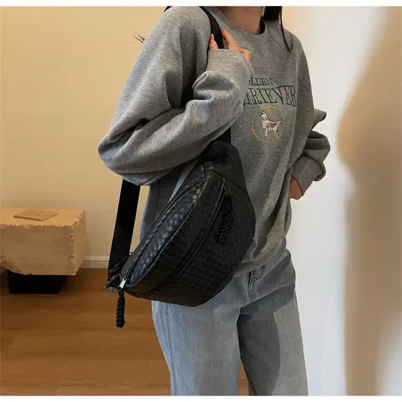 Men's Brown Crocodile Texture Crossbody Bag 34x175cm — feature 33