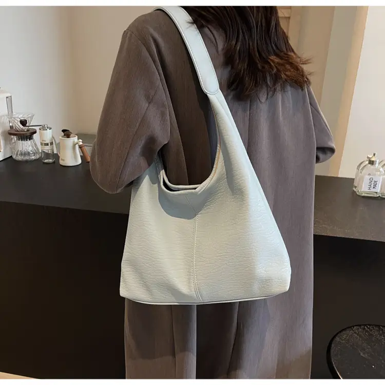 Women Large Capacity Shoulder Bag Tan 2026 — feature 17