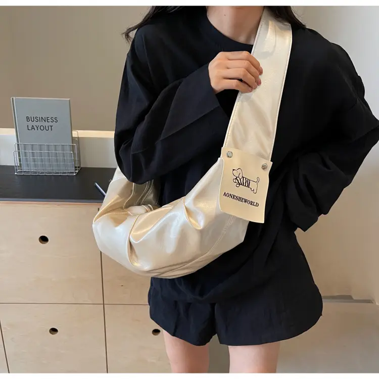 2025 Winter New Horn Bag Women Large Capacity Shiny — feature 22