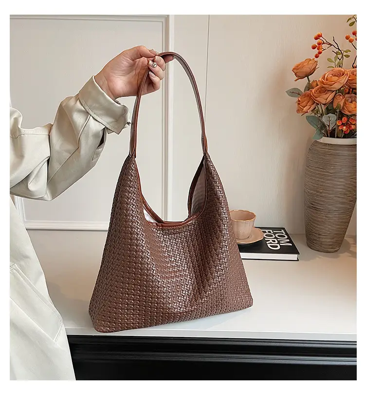 Women Crossbody Bag Large Capacity Woven Beige — feature 2