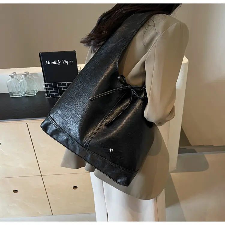 Large Capacity Women's Tote Bag Brown Leather Winter Shoulder — feature 17