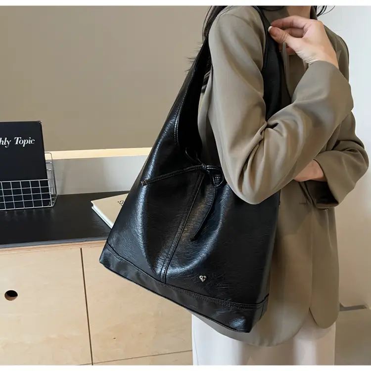 Large Capacity Women's Tote Bag Brown Leather Winter Shoulder — feature 21