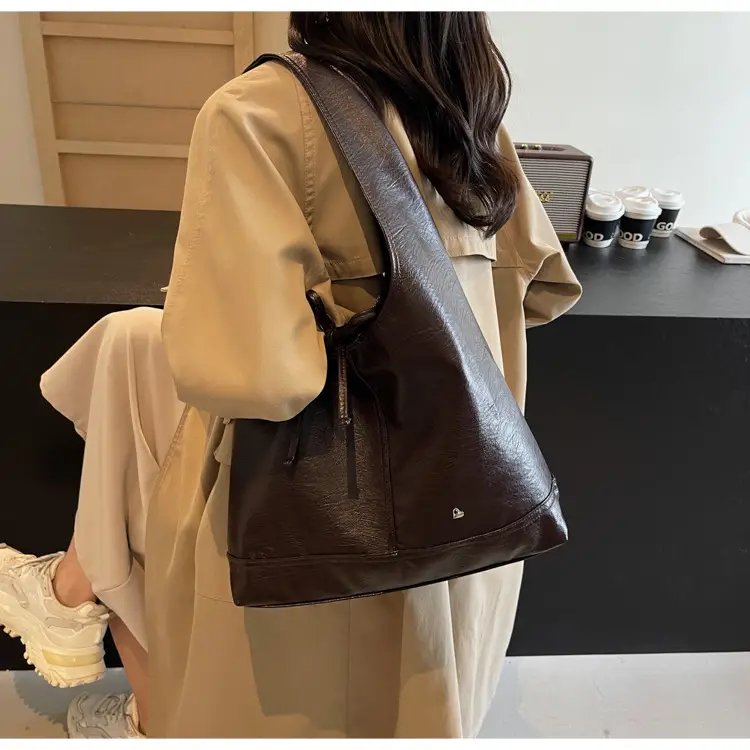 Large Capacity Women's Tote Bag Brown Leather Winter Shoulder — feature 23