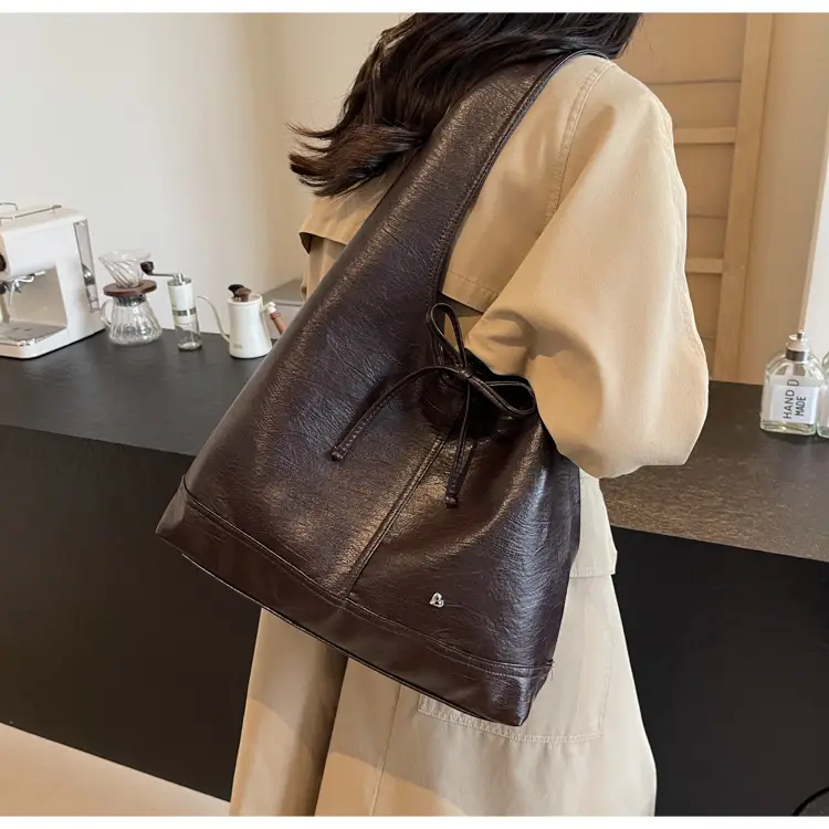 Large Capacity Women's Tote Bag Brown Leather Winter Shoulder — feature 25