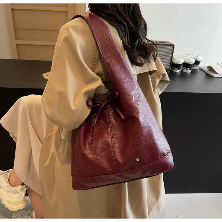 Large Capacity Women's Tote Bag Brown Leather Winter Shoulder — feature 27
