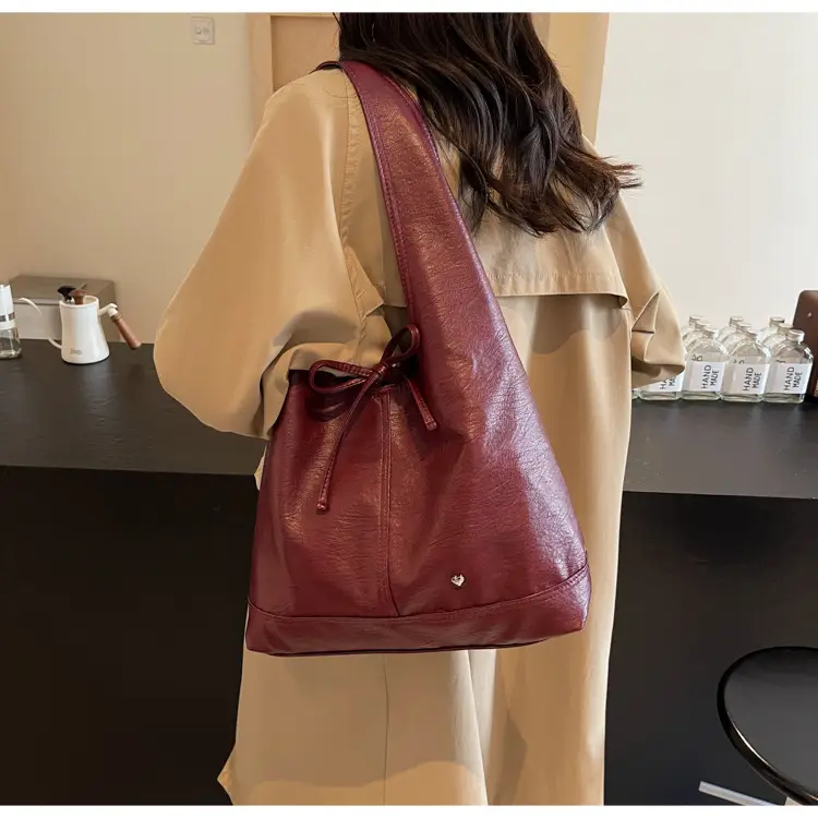 Large Capacity Women's Tote Bag Brown Leather Winter Shoulder — feature 28