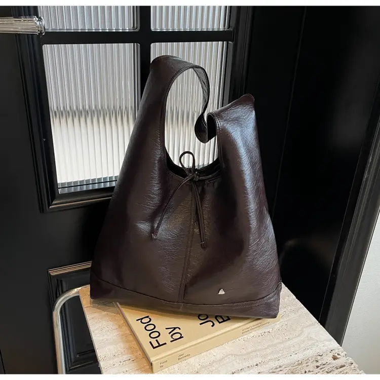 Large Capacity Women's Tote Bag Brown Leather Winter Shoulder — feature 39