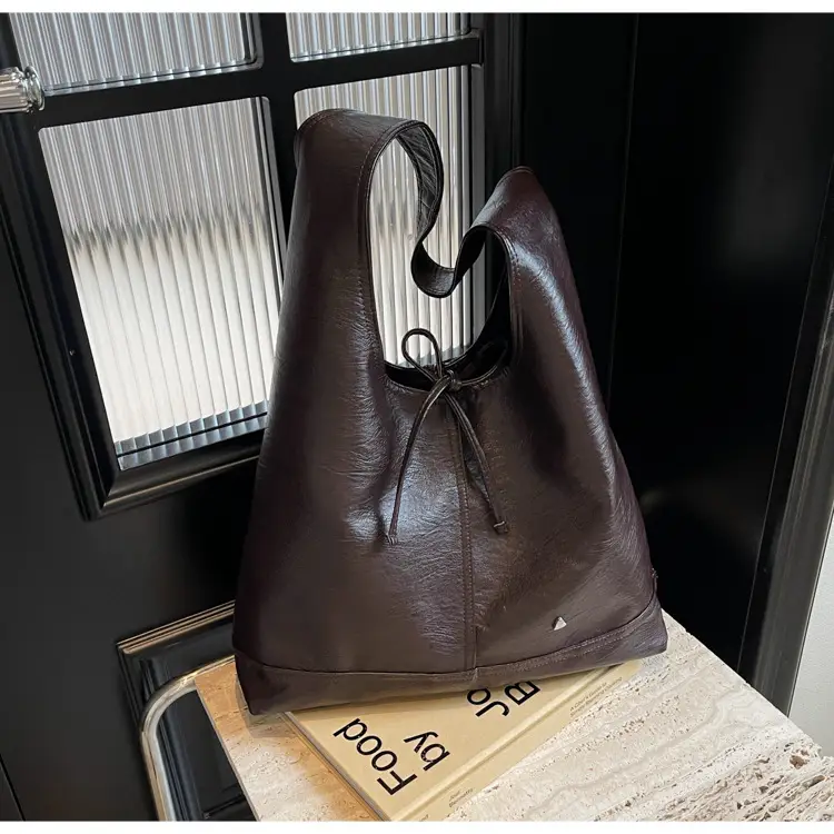 Large Capacity Women's Tote Bag Brown Leather Winter Shoulder — feature 40