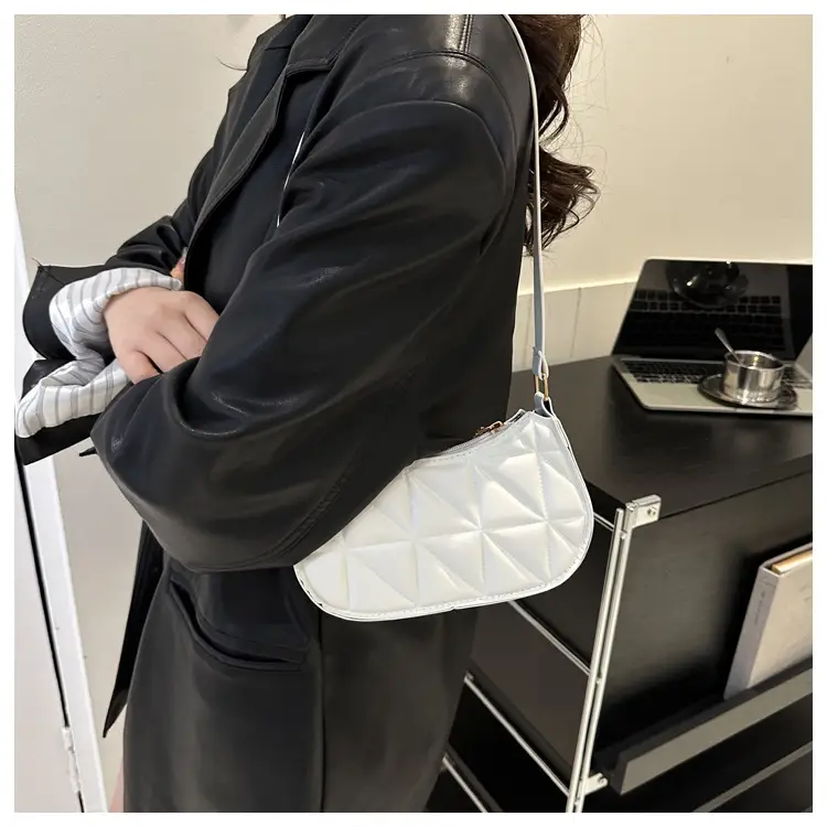 Black Rhombic Shoulder Bag Women 2023 Winter — feature 10
