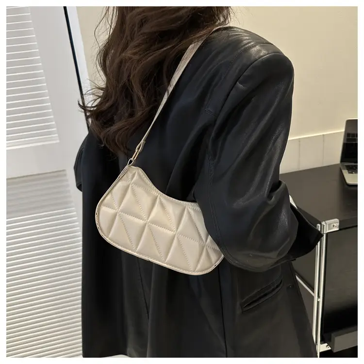 Black Rhombic Shoulder Bag Women 2023 Winter — feature 11