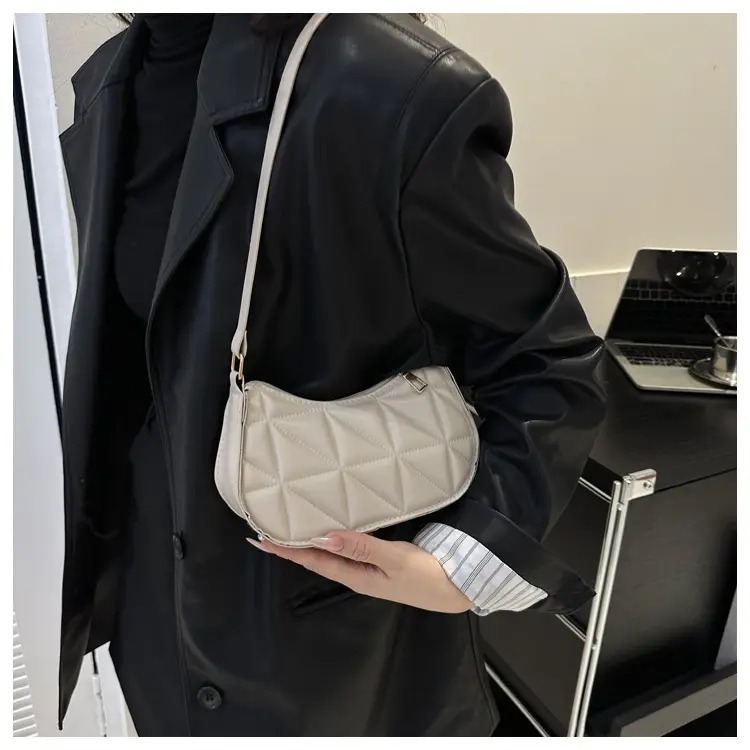 Black Rhombic Shoulder Bag Women 2023 Winter — feature 12