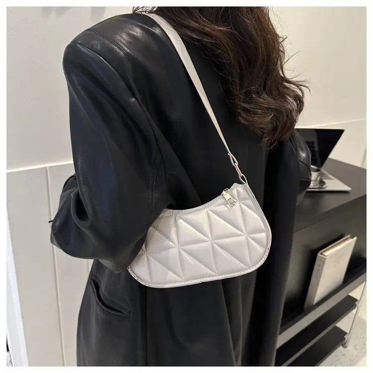 Black Rhombic Shoulder Bag Women 2023 Winter — feature 13