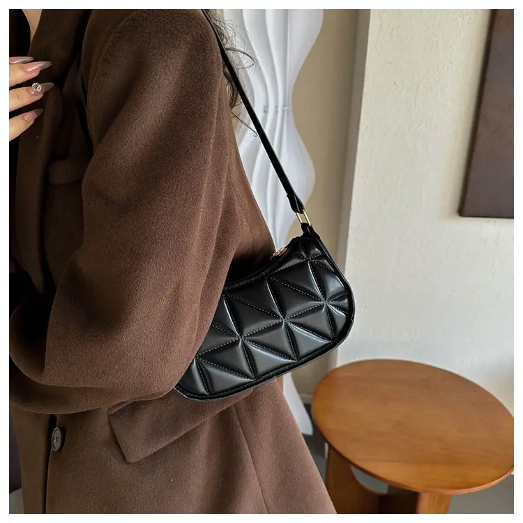 Black Rhombic Shoulder Bag Women 2023 Winter — feature 19