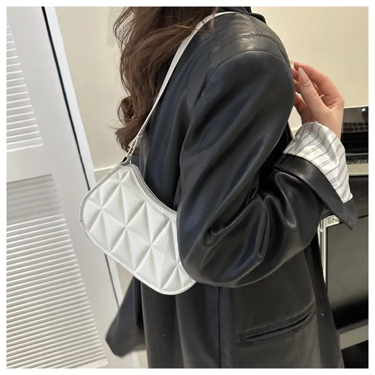 Black Rhombic Shoulder Bag Women 2023 Winter — feature 8