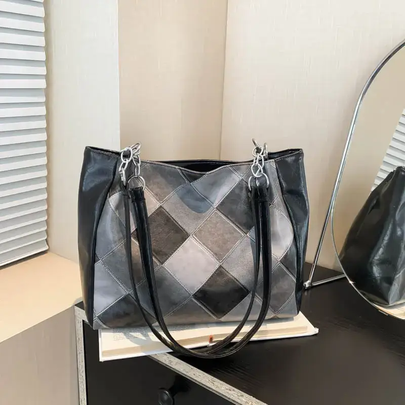 Women's Checkered Shoulder Bag Large Capacity Black Grey - Image 6