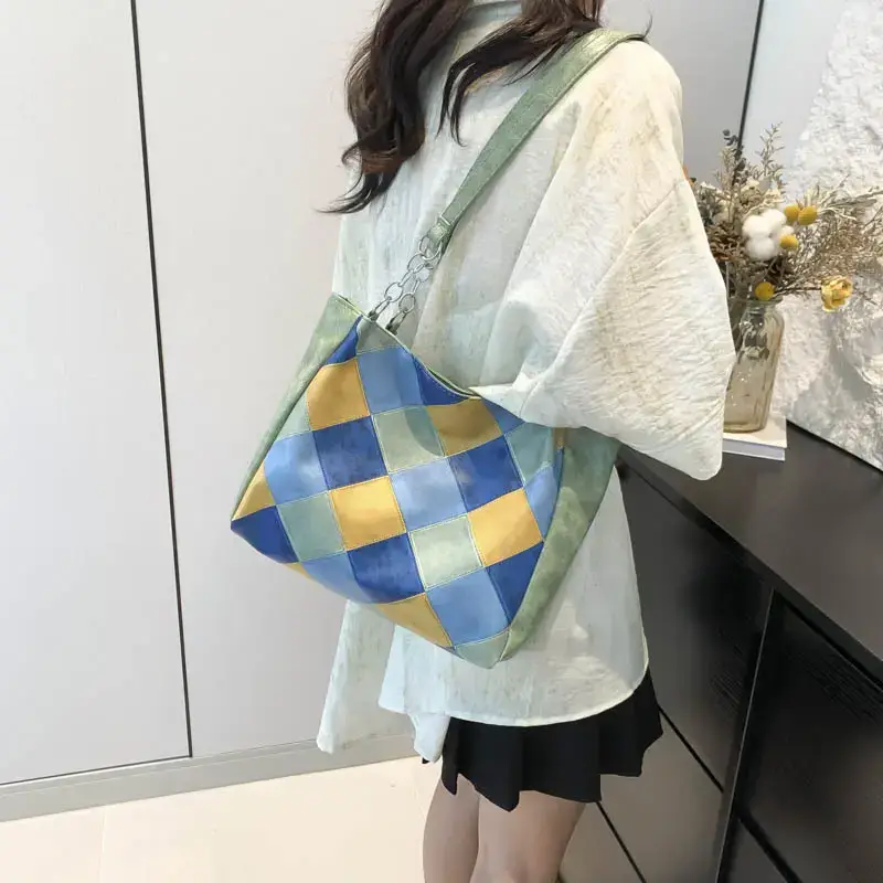 Women's Checkered Shoulder Bag Large Capacity Black Grey - Image 7