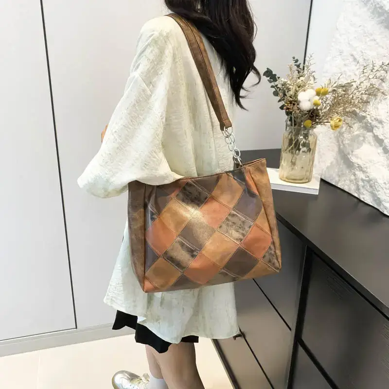 Women's Checkered Shoulder Bag Large Capacity Black Grey - Image 8