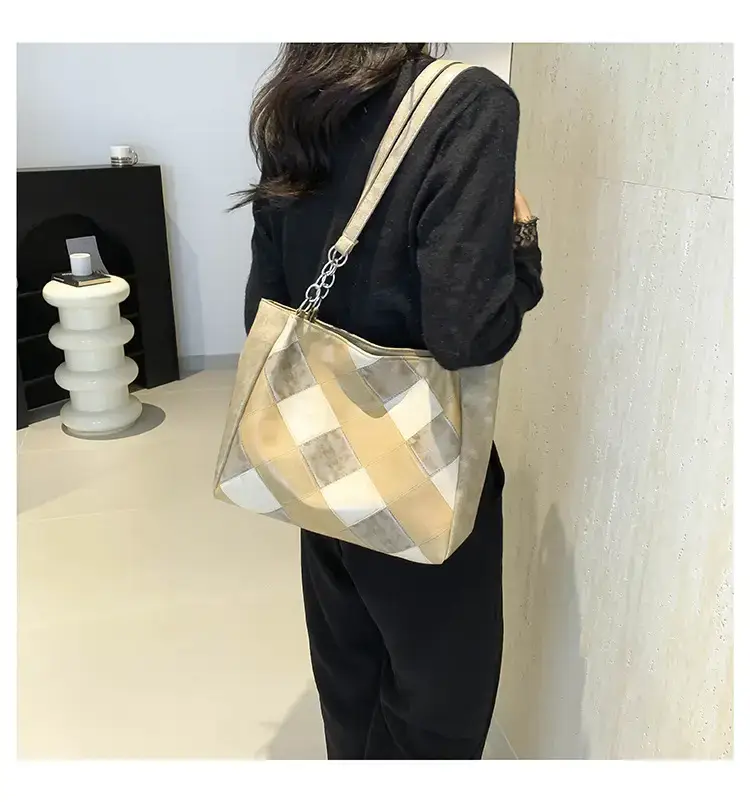 Women's Checkered Shoulder Bag Large Capacity Black Grey — feature 10