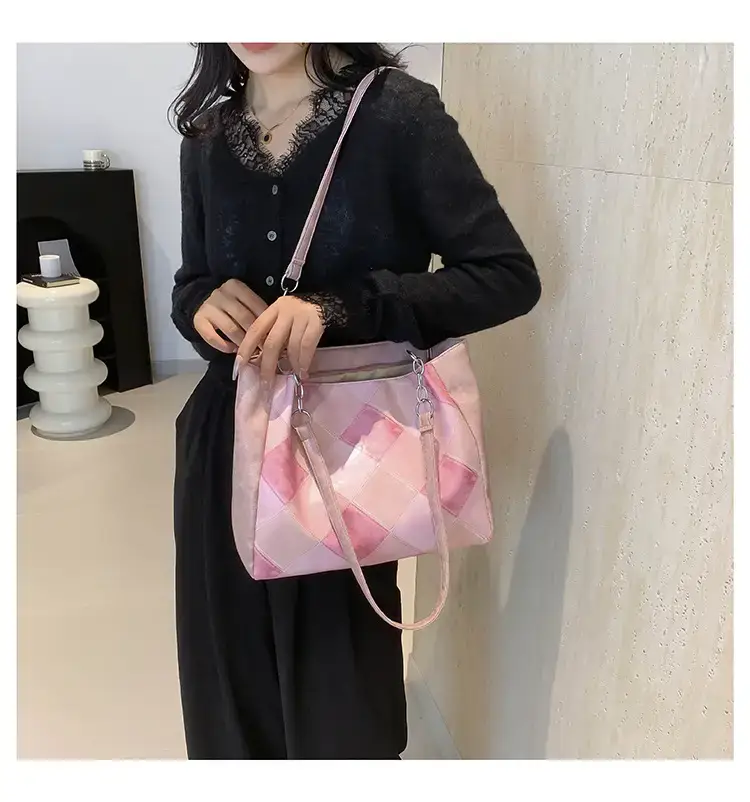 Women's Checkered Shoulder Bag Large Capacity Black Grey — feature 13
