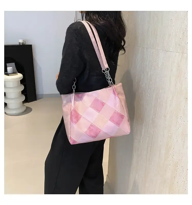 Women's Checkered Shoulder Bag Large Capacity Black Grey — feature 14