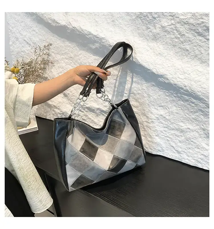 Women's Checkered Shoulder Bag Large Capacity Black Grey — feature 15