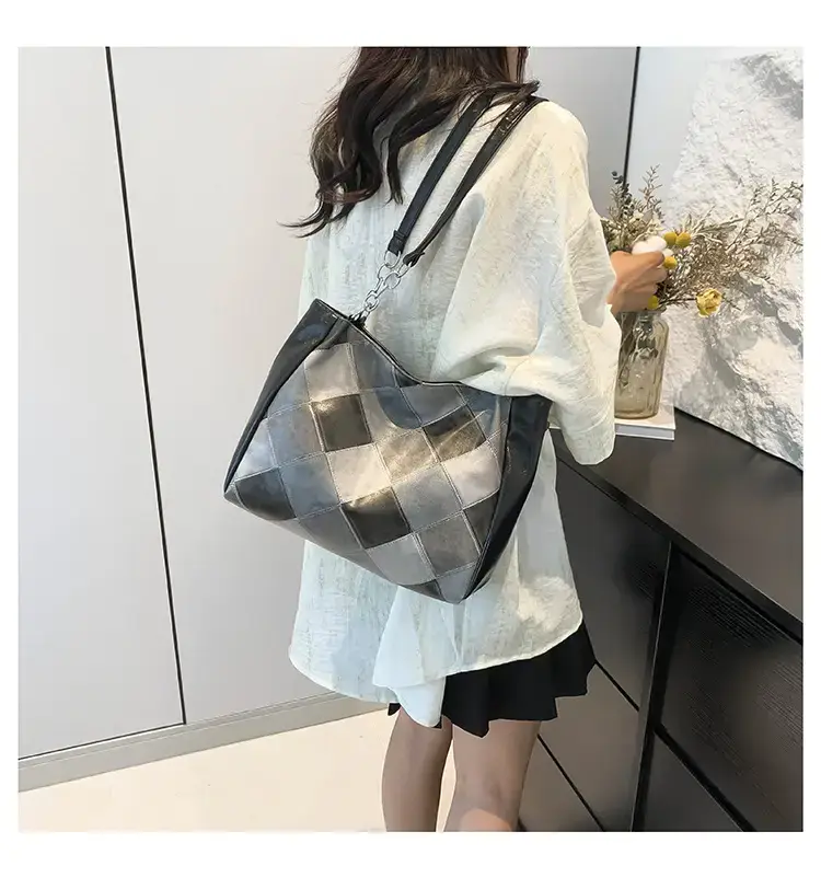 Women's Checkered Shoulder Bag Large Capacity Black Grey — feature 16