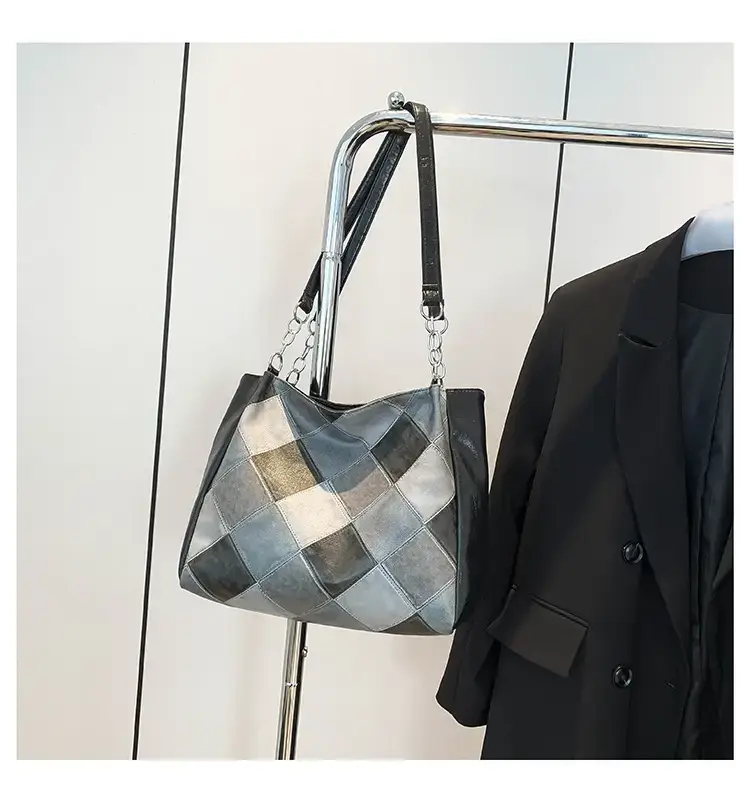 Women's Checkered Shoulder Bag Large Capacity Black Grey — feature 34