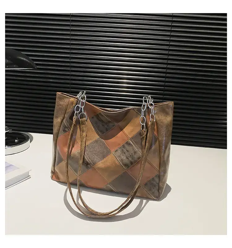 Women's Checkered Shoulder Bag Large Capacity Black Grey — feature 38