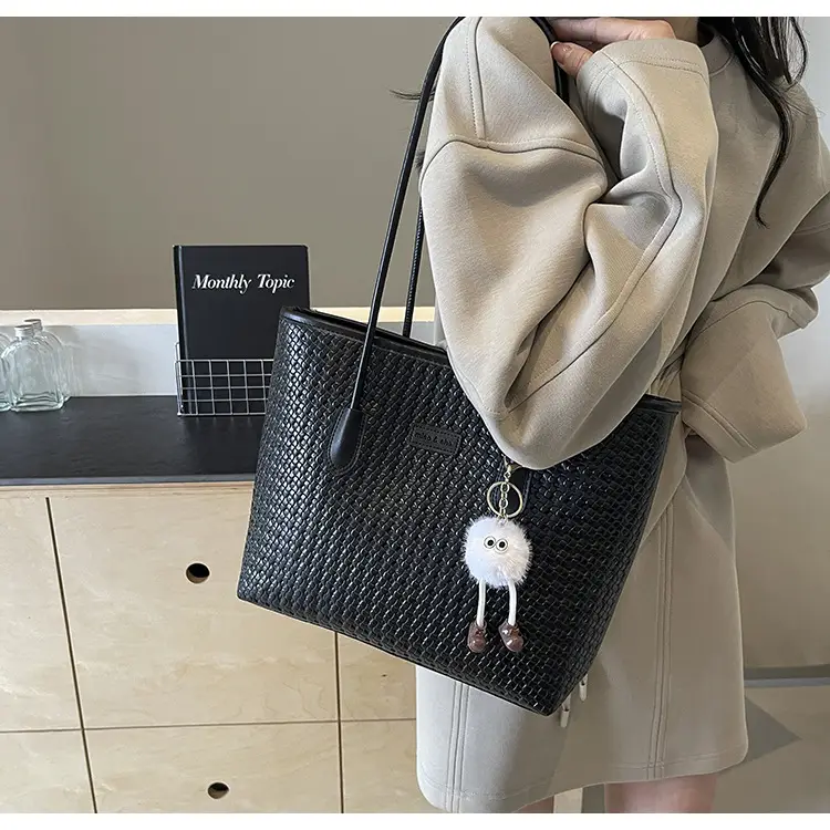 Black Retro Woven Shoulder Bag 2024 New — feature 13