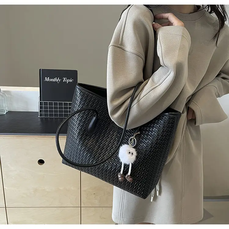 Black Retro Woven Shoulder Bag 2024 New — feature 15