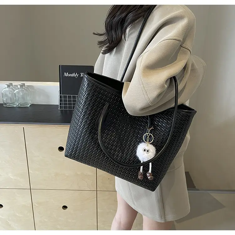 Black Retro Woven Shoulder Bag 2024 New — feature 16