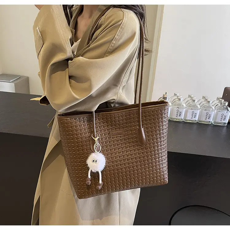 Black Retro Woven Shoulder Bag 2024 New — feature 18