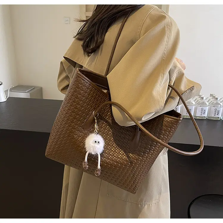 Black Retro Woven Shoulder Bag 2024 New — feature 19