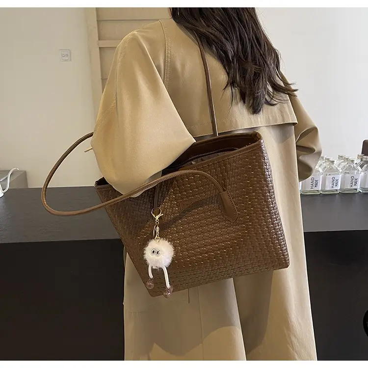 Black Retro Woven Shoulder Bag 2024 New — feature 20