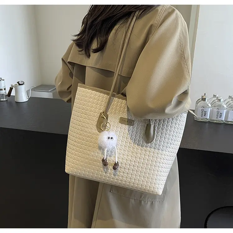 Black Retro Woven Shoulder Bag 2024 New — feature 22
