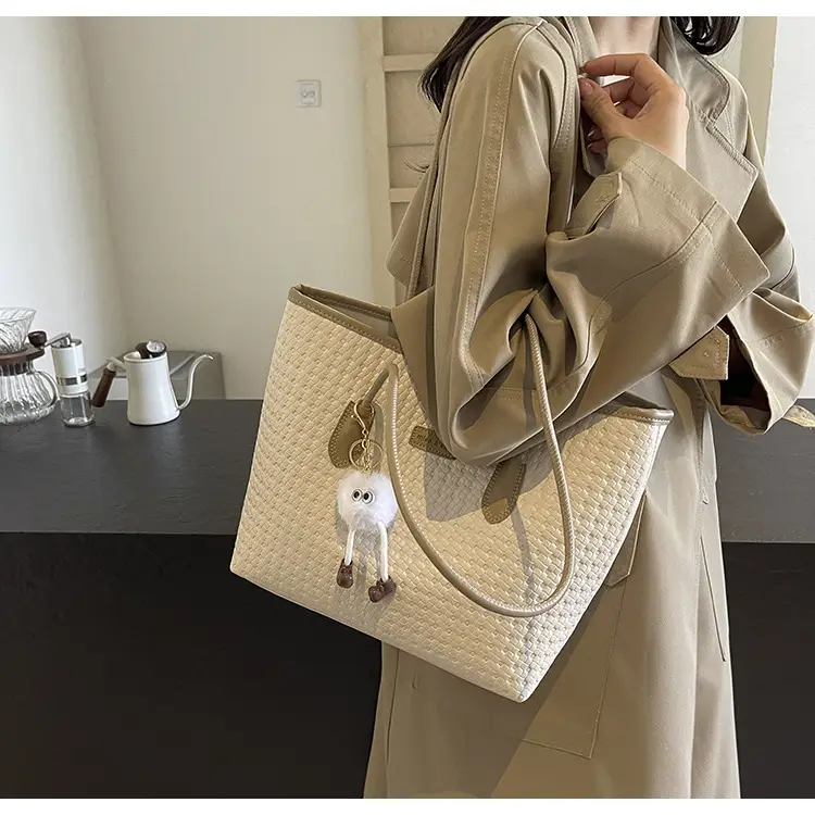 Black Retro Woven Shoulder Bag 2024 New — feature 24