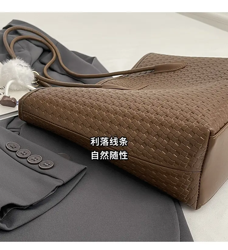 Black Retro Woven Shoulder Bag 2024 New — feature 7