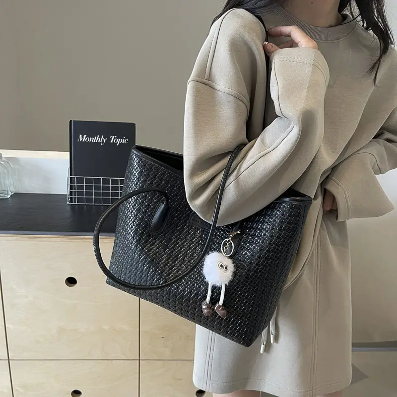 Black Retro Woven Shoulder Bag 2024 New - Image 2
