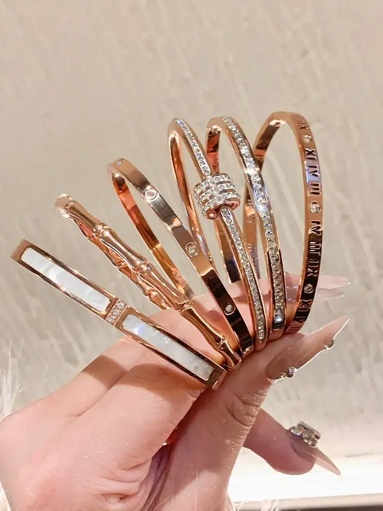 2024 Gold Zircon Cross Bracelet Light Luxury Design — feature 1