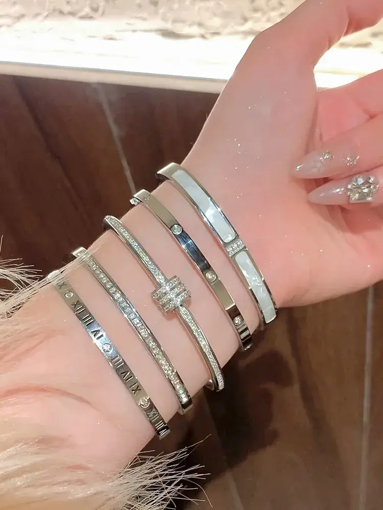 2024 Gold Zircon Cross Bracelet Light Luxury Design — feature 4
