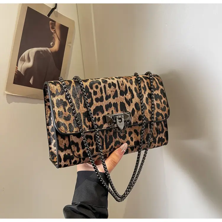 Retro Leopard Print Women's Shoulder Bag 2024