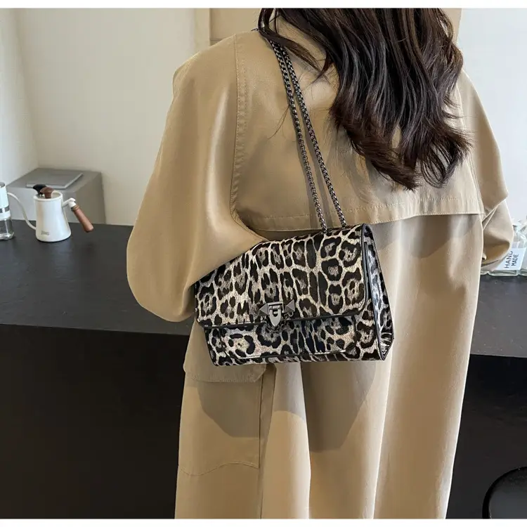 Retro Leopard Print Women's Shoulder Bag 2024