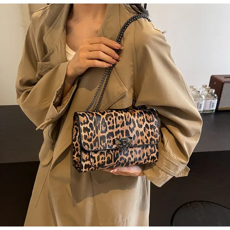 Retro Leopard Print Women's Shoulder Bag 2024