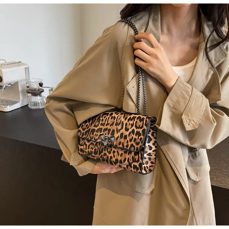 Retro Leopard Print Women's Shoulder Bag 2024 — feature 17
