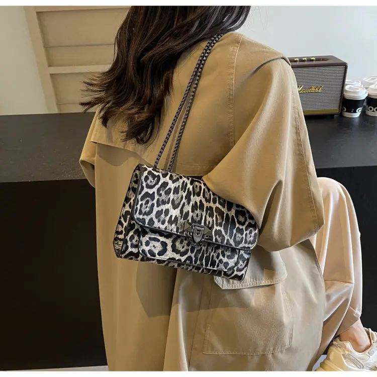 Retro Leopard Print Women's Shoulder Bag 2024 — feature 20