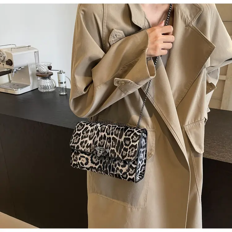 Retro Leopard Print Women's Shoulder Bag 2024 — feature 22