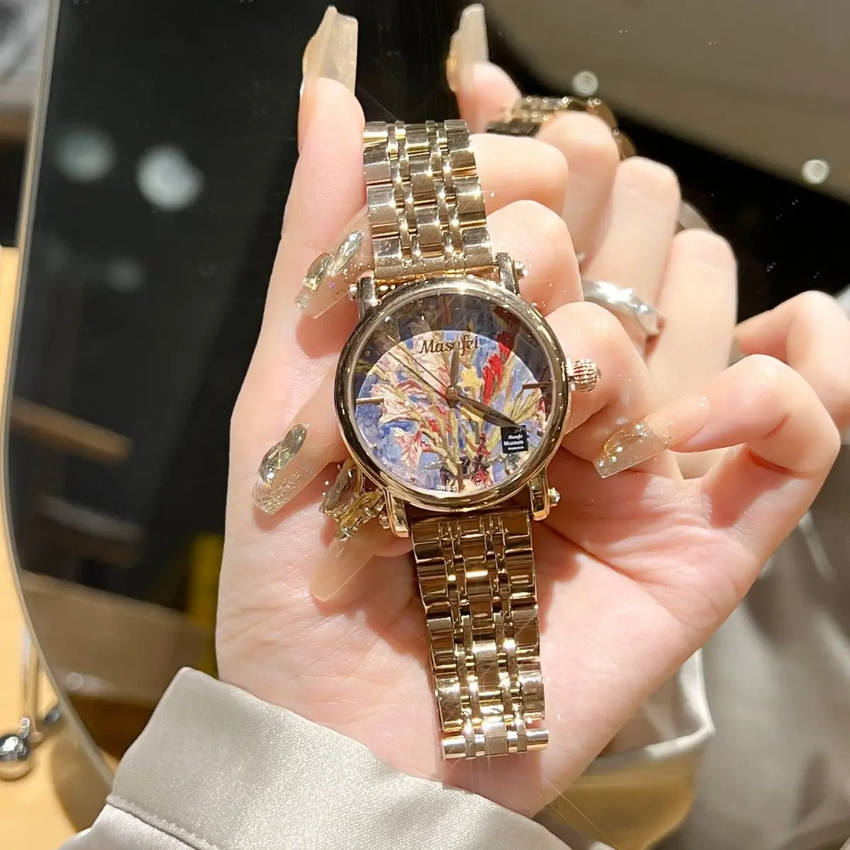 Women's Cowhide Strap Quartz Watch with Pearl Design - Image 3