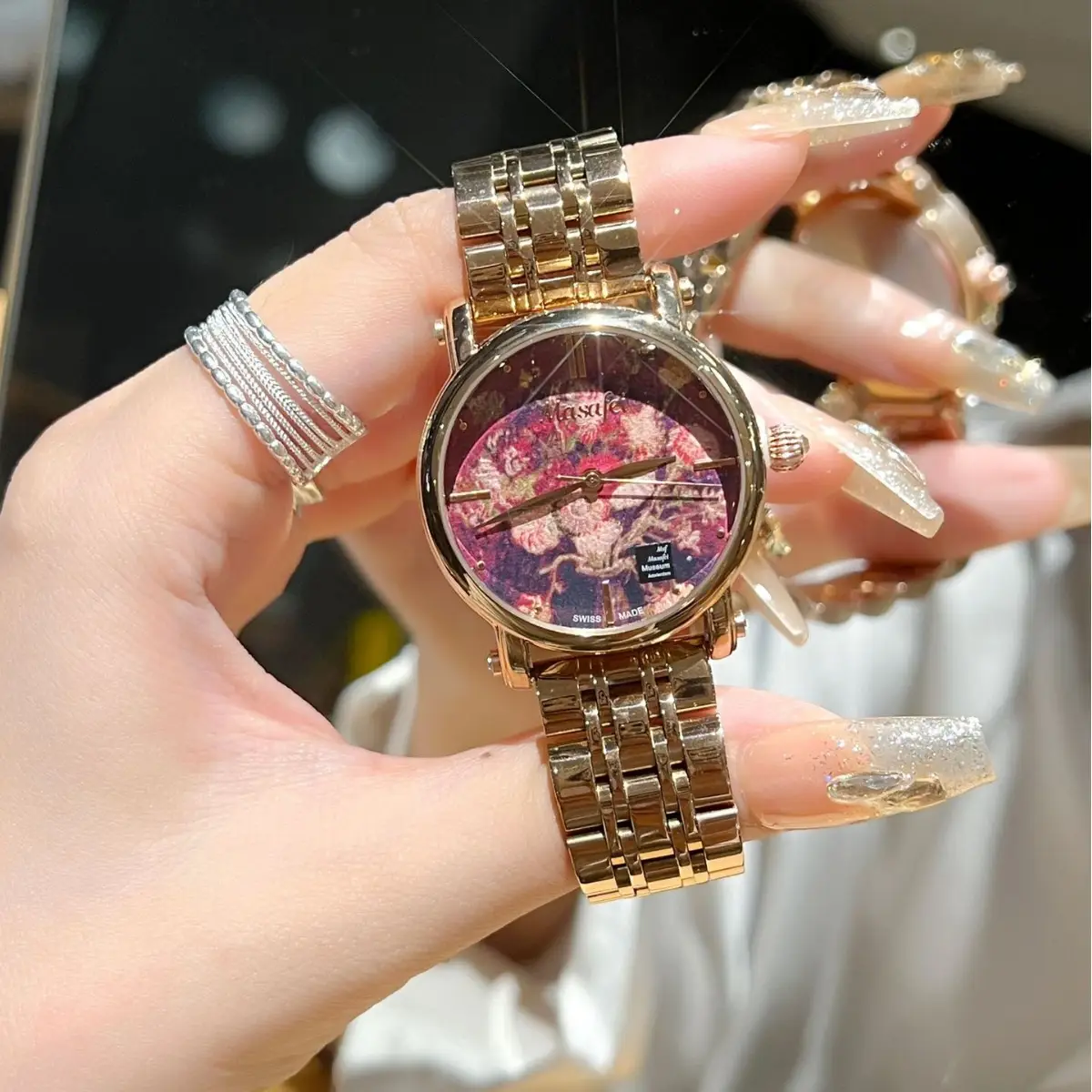Women's Cowhide Strap Quartz Watch with Pearl Design - Image 4
